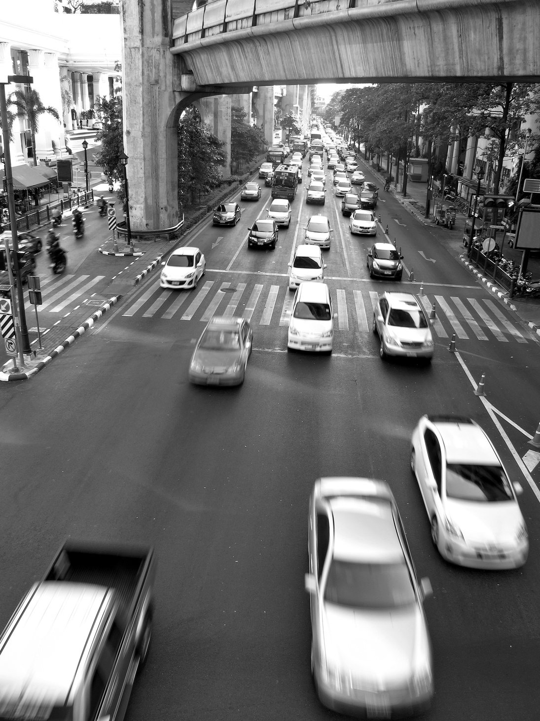 Traffic on street shot in black and white